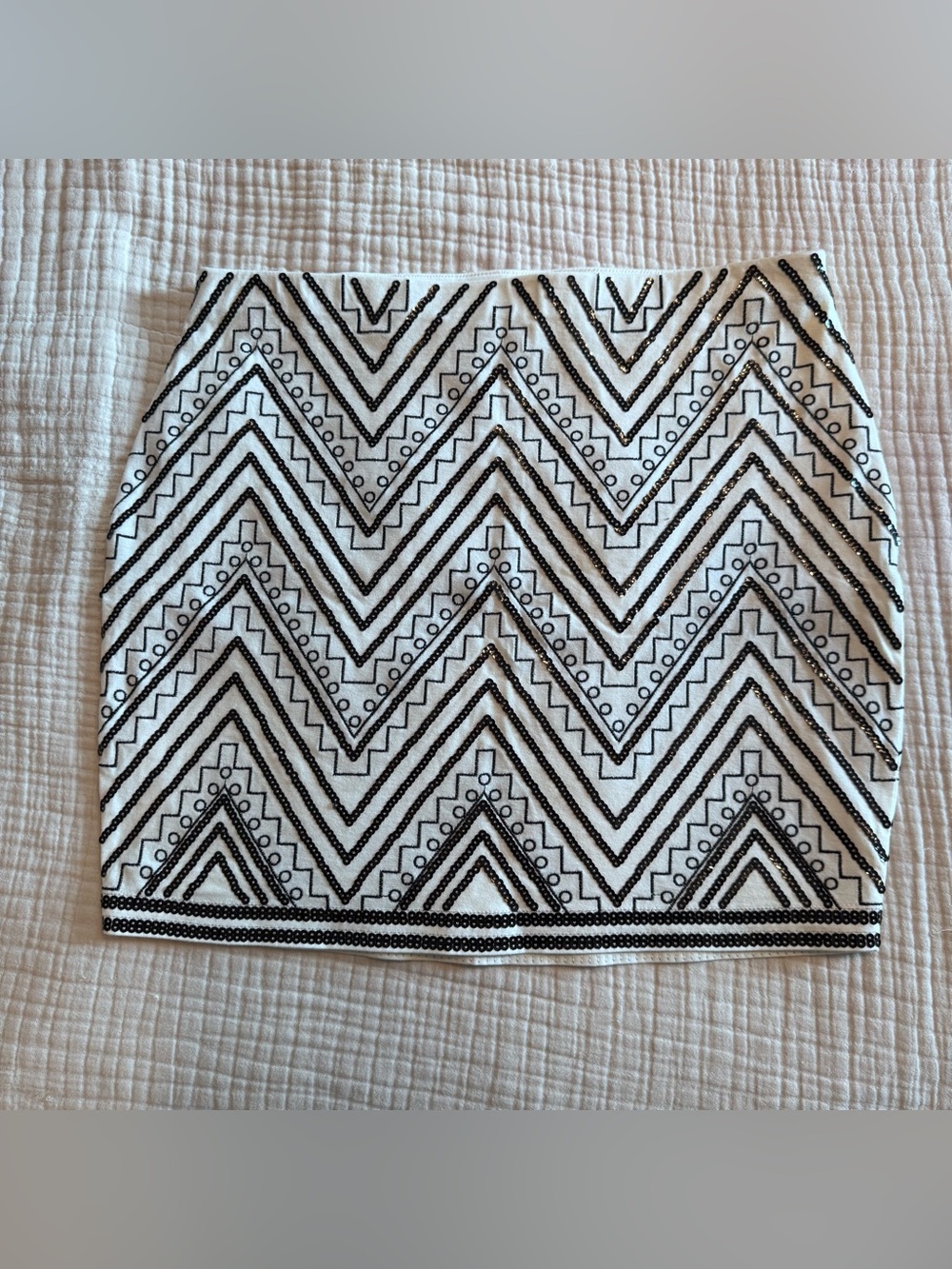Express - White & Black Geometric Sequined Mini Skirt - Size M - NWT